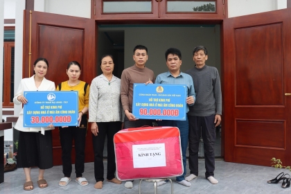 Công ty Than Hạ Long – TKV trao hỗ trợ Mái ấm Công đoàn cho công nhân