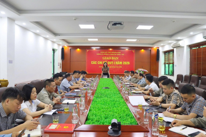 Đảng ủy Công ty Than Hạ Long giao ban với các chi bộ phân xưởng phục vụ, phụ trợ, trực tiếp sản xuất