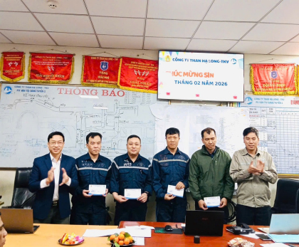 Than Hạ Long ấm áp sinh nhật đầu tháng tạo khí thế thi đua