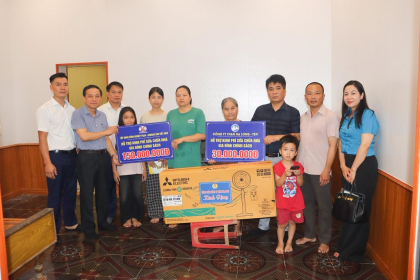 Than Hạ Long trao kinh phí hỗ trợ xây, sửa nhà cho gia đình chính sách