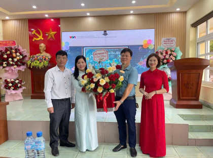 Công ty Than Hạ Long đồng hành cùng sự nghiệp "trồng người" ngày Khai giảng