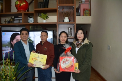 Công ty Than Hạ Long tổ chức thăm hỏi, tặng quà cho các tổ chức, cá nhân dịp Tết Nguyên đán Quý Mão năm 2023