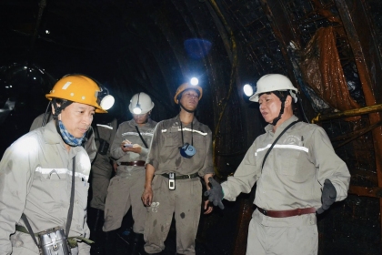Giám đốc Công ty Than Hạ Long kiểm tra sản xuất tại các đơn vị đào lò chủ lực