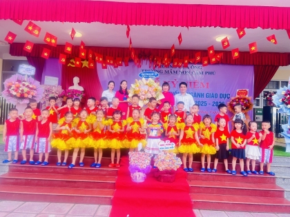 Công ty Than Hạ Long chúc mừng các trường học nhân ngày khai giảng năm học 2025 - 2026