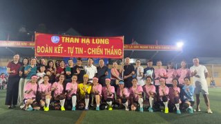 Hình ảnh đẹp của đội Bóng đá nữ Công  ty Than Hạ Long tại giải Bóng đá nữ phong trào Tập đoàn TKV năm 2.026.