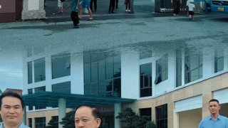 Đoàn gia đình các Thợ lò tiêu biểu xuất sắc của Công ty Than Hạ Long trước khi đi du lịch tại Móng Cái - Quảng Ninh đã vào thăm và chụp ảnh kỷ niệm tạ