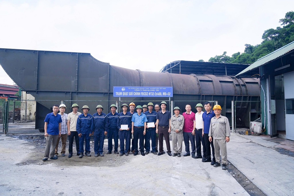 Công đoàn Than Hạ Long: Khen thưởng công trình tháo dỡ, lắp đặt trạm quạt gió chính FBCDZ-10-N°32/2x400