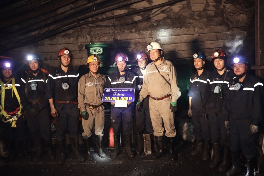 Kiểm tra tiến độ lắp đặt băng tải B7.1, B7.2 tại khu Khe Chàm IV