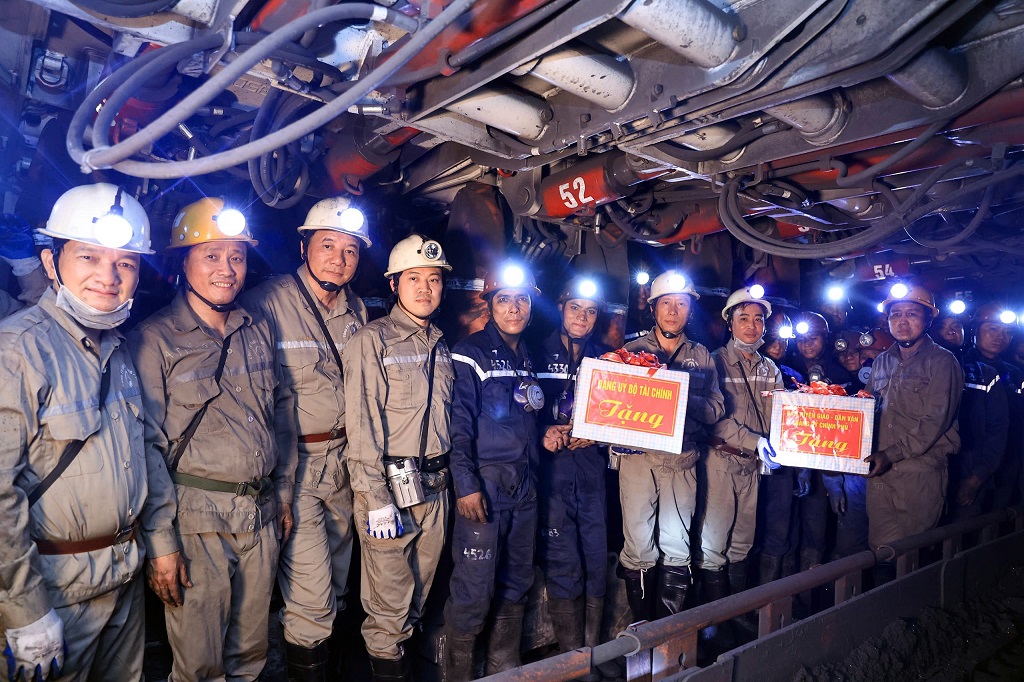 Đoàn công tác Trung ương khảo sát thực tế công tác tuyên giáo, dân vận tại Than Hạ Long