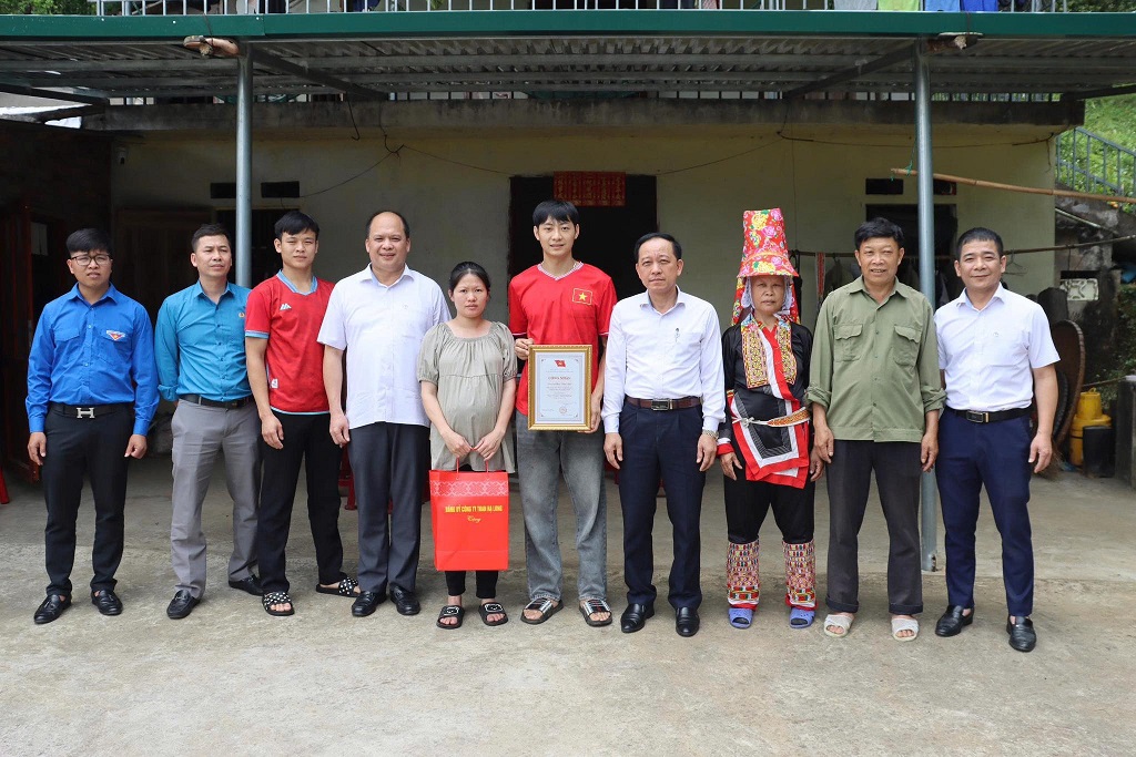 Từ thanh niên vùng cao đến thợ lò tiêu biểu của Than Hạ Long