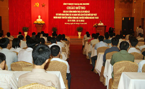 Than Hạ Long gặp mặt công nhân thợ lò và cơ điện lò công tác lâu năm